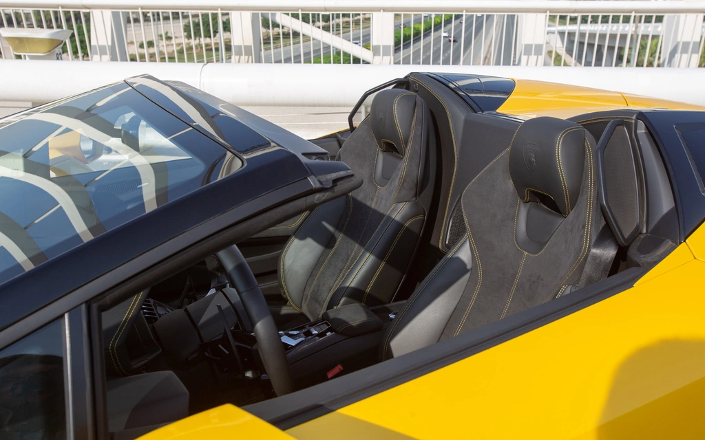 Car rental Lamborghini Huracan-Spyder in Dubai 2021 (yellow)