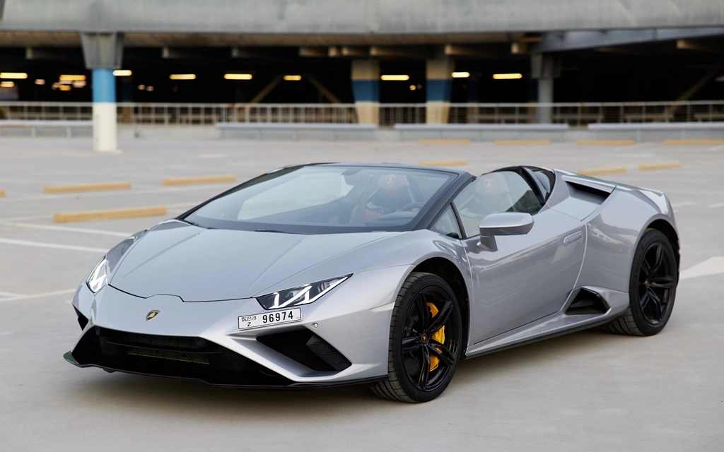 Car rental Lamborghini Evo-Spyder in Dubai 2023 (grey)