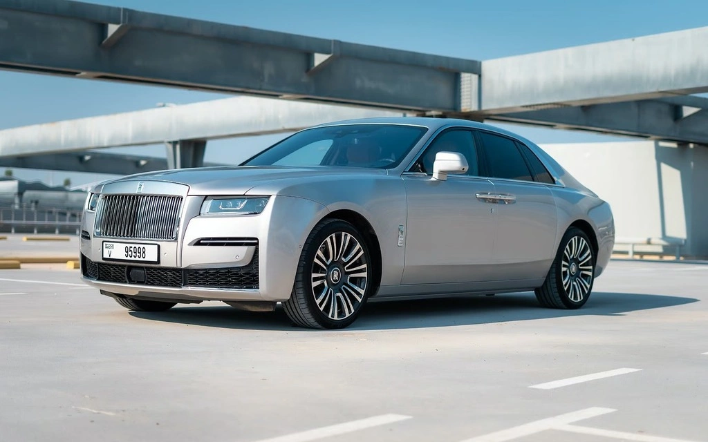 Car rental RollsRoyce Ghost in Dubai 2022 (silver-grey)