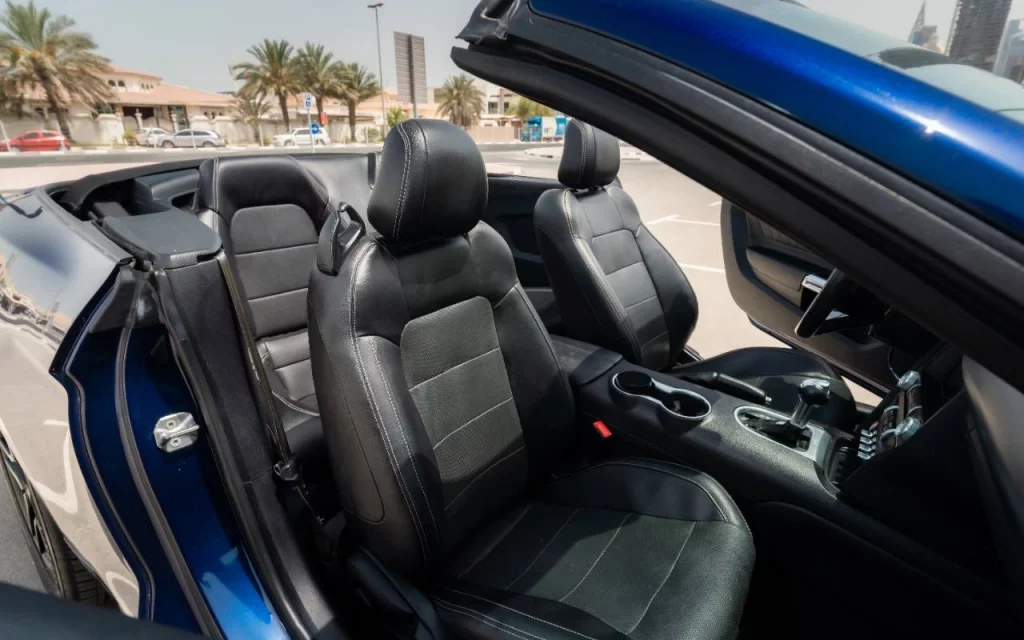 Аренда Форд Мустанг-Кабриолет в Дубае 2020 (тёмно-синий)