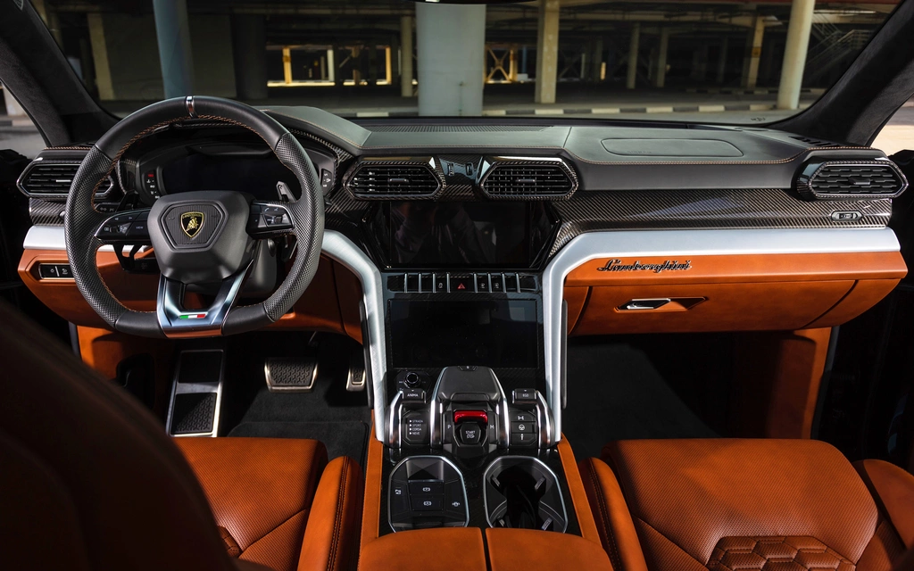 Car rental Lamborghini Urus in Dubai 2020 (black)