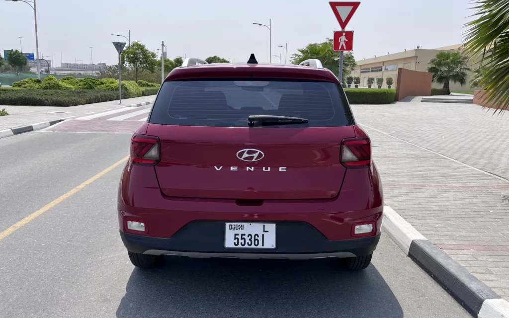 Аренда Хендай Венью в Дубае 2020 (вишневый)