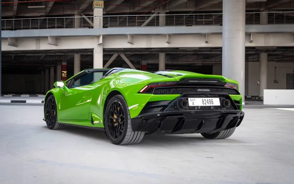 Car rental Lamborghini Evo-Spyder in Dubai 2021 (green)