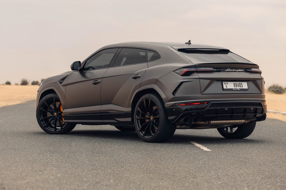 Car rental Lamborghini Urus in Dubai 2021 (grey)