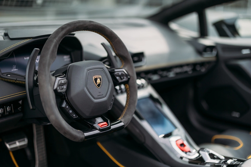 Car rental Lamborghini Evo-Spyder in Dubai 2022 (black)