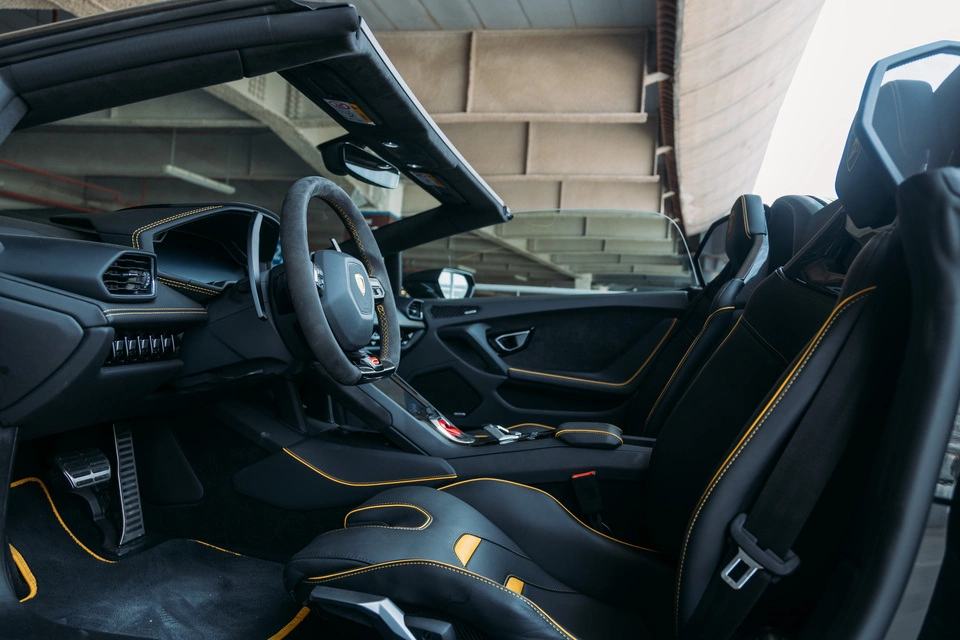 Car rental Lamborghini Evo-Spyder in Dubai 2022 (black)