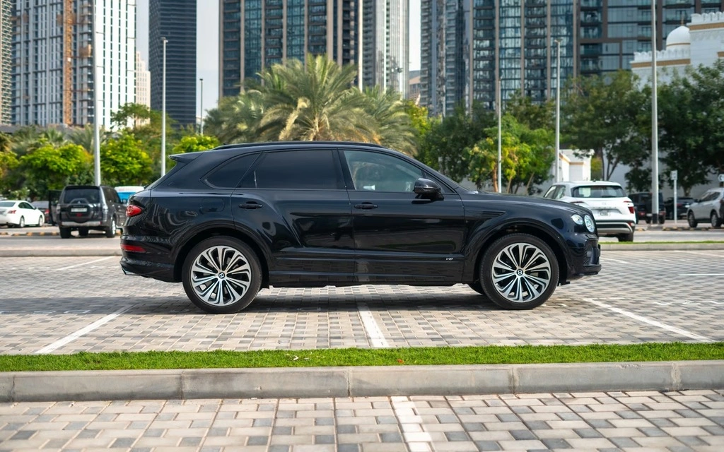 Car rental Bentley Bentayga in Dubai 2022 (black)