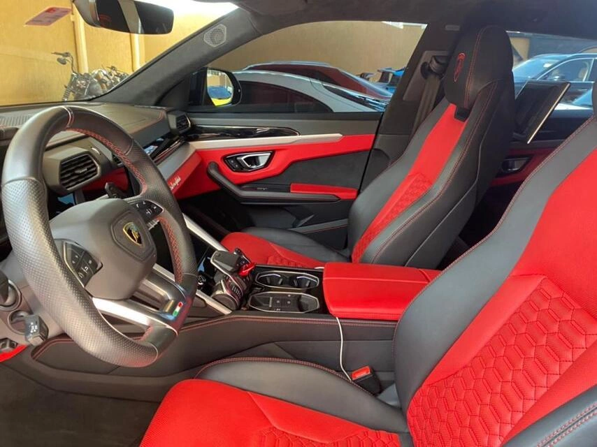 Car rental Lamborghini Urus in Dubai 2020 (red)