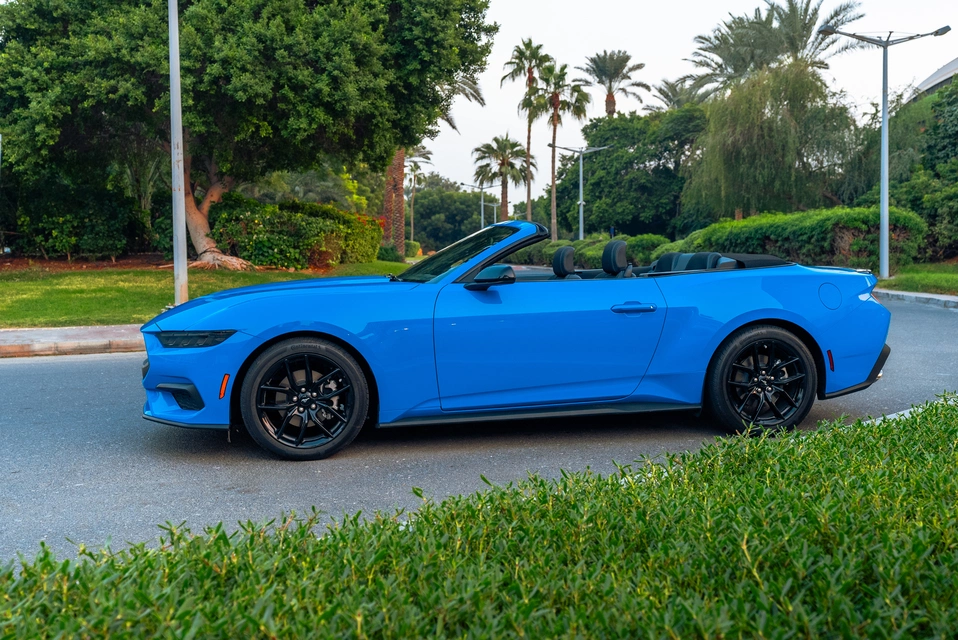 Car rental Ford Mustang-Cabrio in Dubai 2024 (blue)