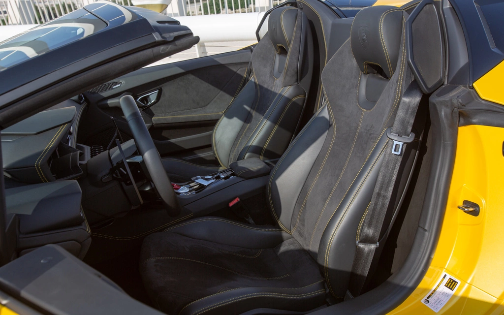 Car rental Lamborghini Huracan-Spyder in Dubai 2021 (yellow)