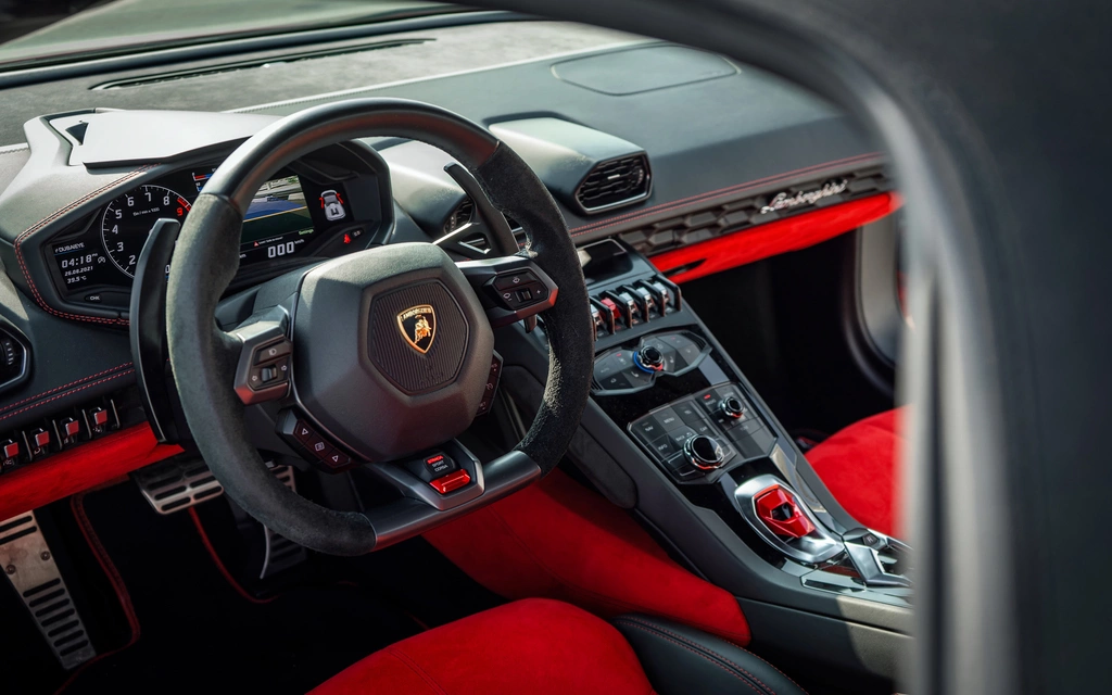 Car rental Lamborghini Huracan-Spyder in Dubai 2018 (red)