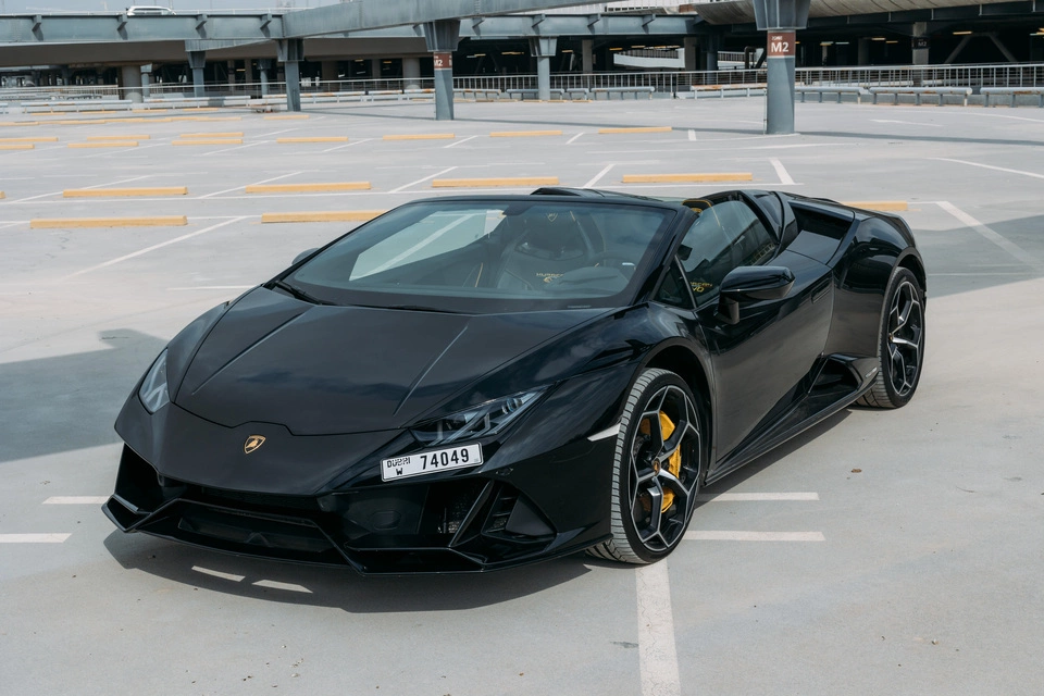 Car rental Lamborghini Evo-Spyder in Dubai 2022 (black)