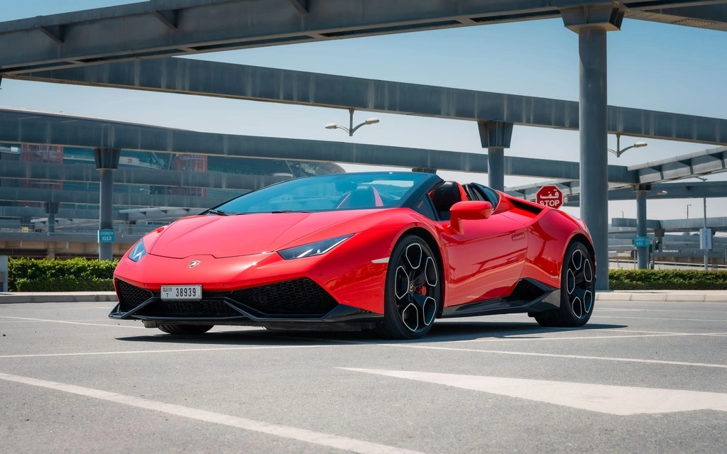 Car rental Lamborghini Huracan-Spyder in Dubai 2018 (red)