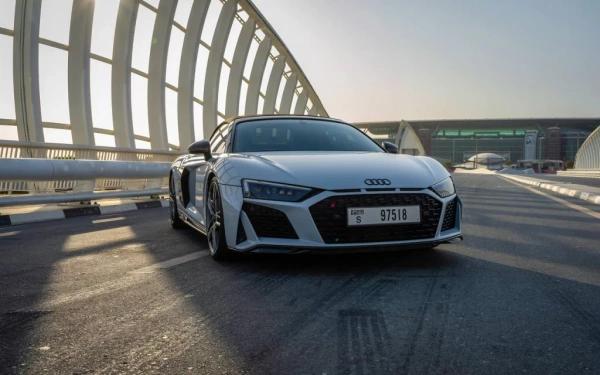 Car rental Audi R8-V10-Spyder in Dubai 2021 (white)