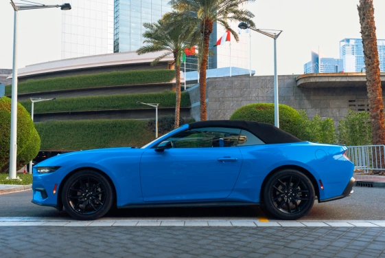 Аренда Форд Мустанг-Кабриолет в Дубае 2024 (синий)