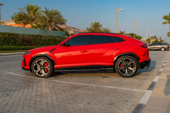 Car rental Lamborghini Urus in Dubai 2020 (red)