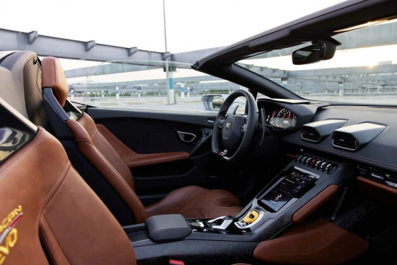 Car rental Lamborghini Evo-Spyder in Dubai 2023 (grey)