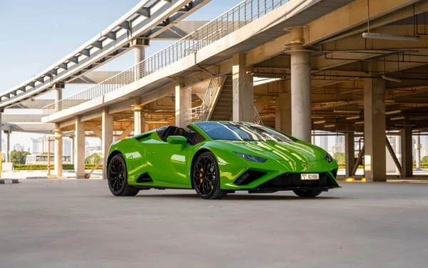 Car rental Lamborghini Evo-Spyder in Dubai 2021 (green)