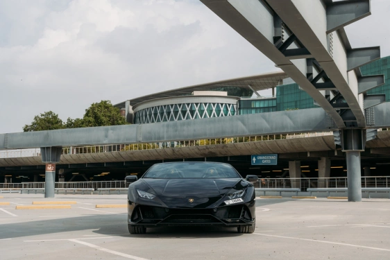 Car rental Lamborghini Evo-Spyder in Dubai 2022 (black)