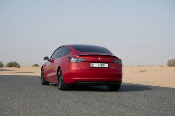 Аренда Тесла Модель-3-Перфоманс в Дубае 2023 (красный)