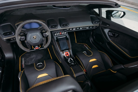 Car rental Lamborghini Evo-Spyder in Dubai 2022 (black)